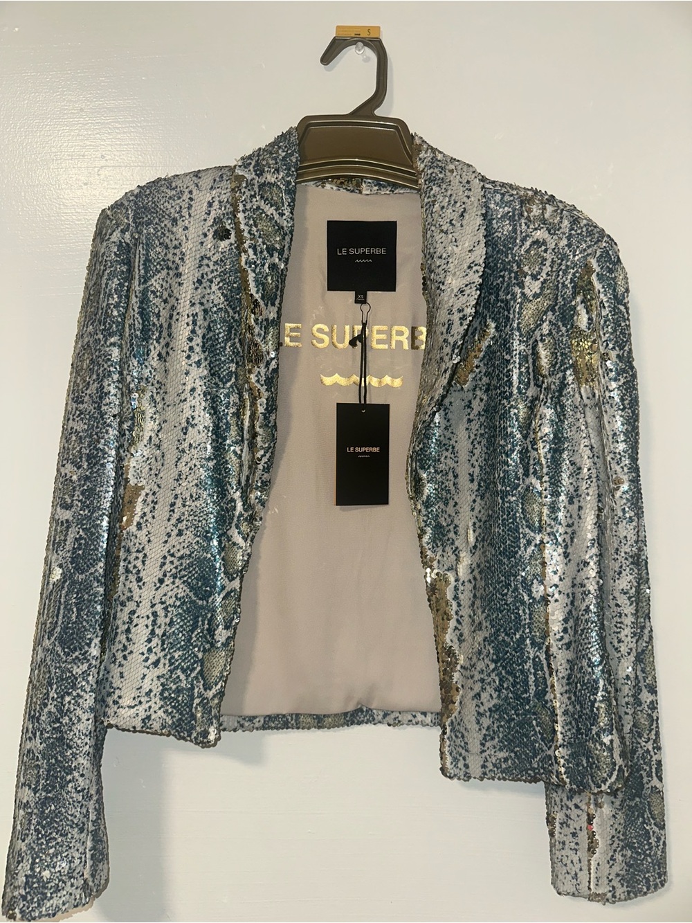 Le Superbe Women's Morrison Snakeprint Sequin Blazer in green, white and gold.